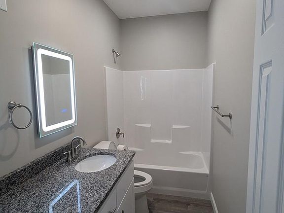 5th image of 277 Myrtle St