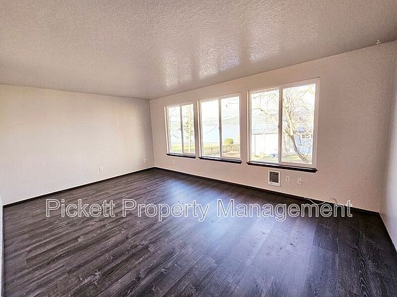 4th image of 4619 Beach Dr E