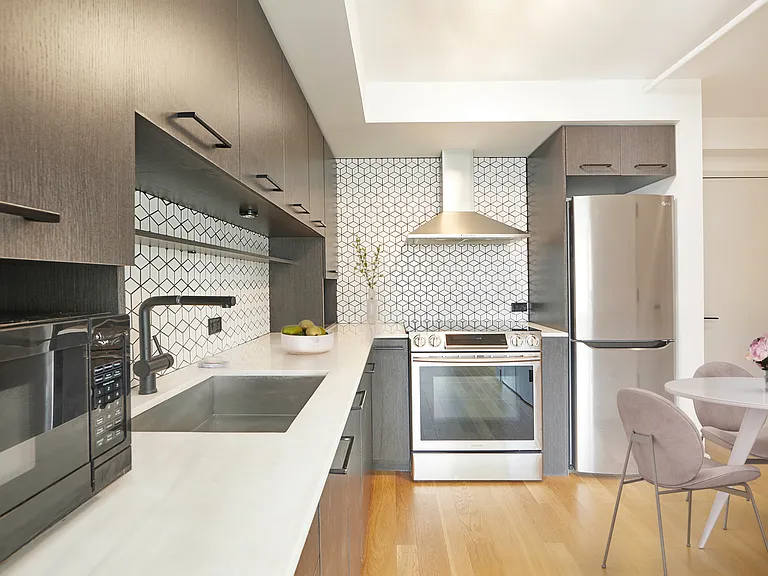 101 E 10th St #3D — Photo 2