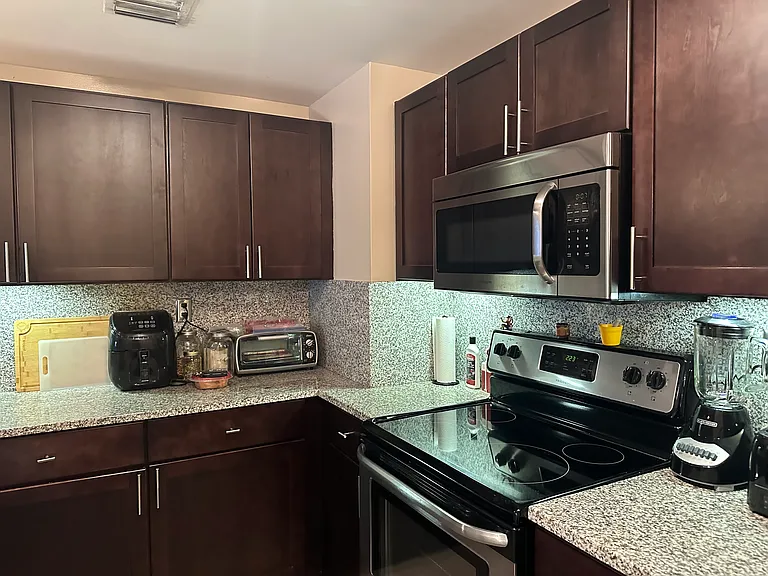 320 E Plaza Real #P402 — Photo 8