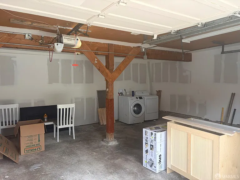 2555 Sherwood Dr — Photo 22