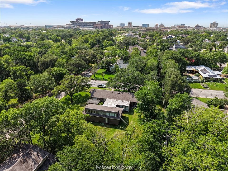 1st image of 800 Park Pl