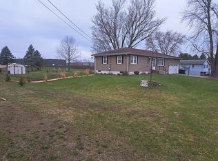 901 Maple Ln, Sterling, IL 61081