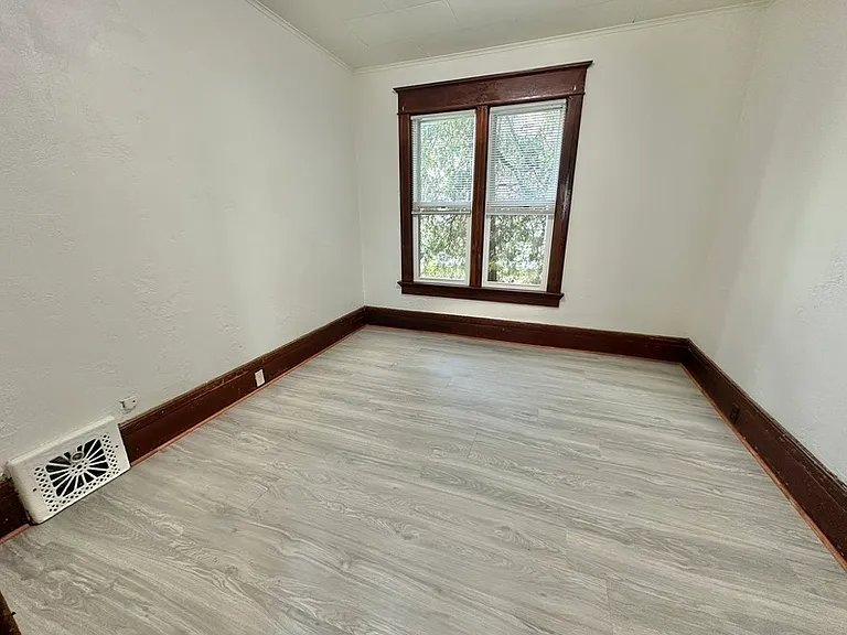 890 Shawano Ave — Photo 9