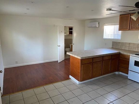 4th image of 1536 E Saint James St