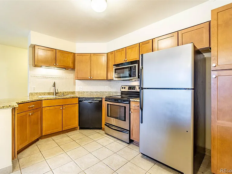 1625 Larimer St #1604 — Photo 11