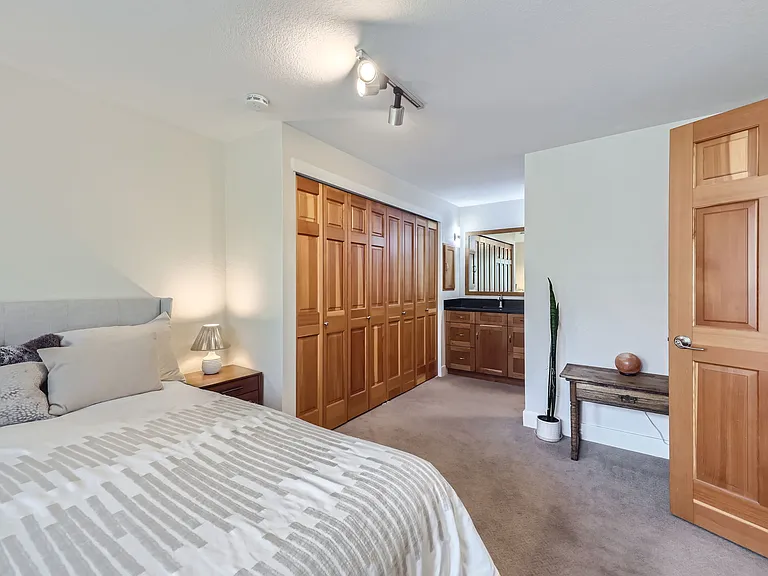 410 Owl Dr — Photo 8