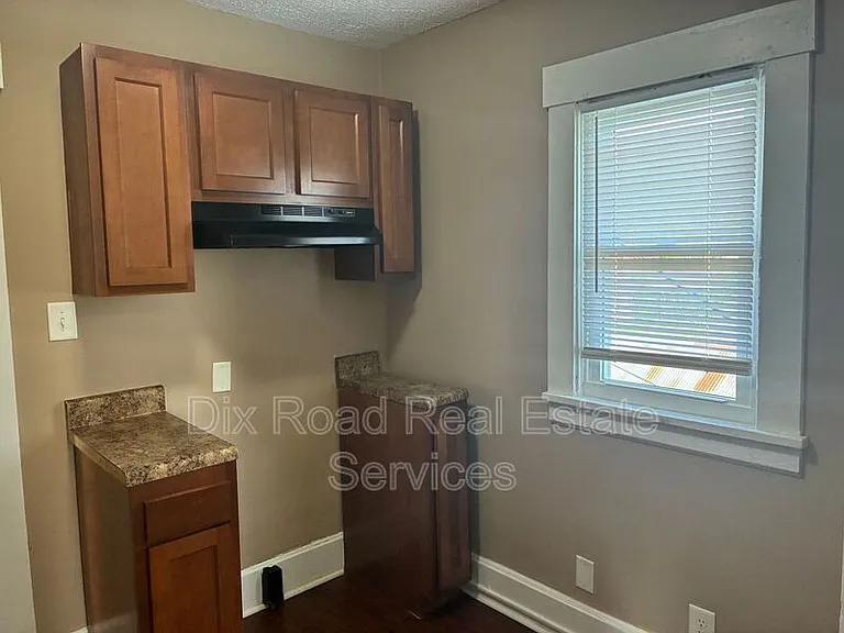 1002 Auburn St #2 — Photo 13