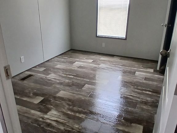 3rd image of 1109 Gaines Dr #12A