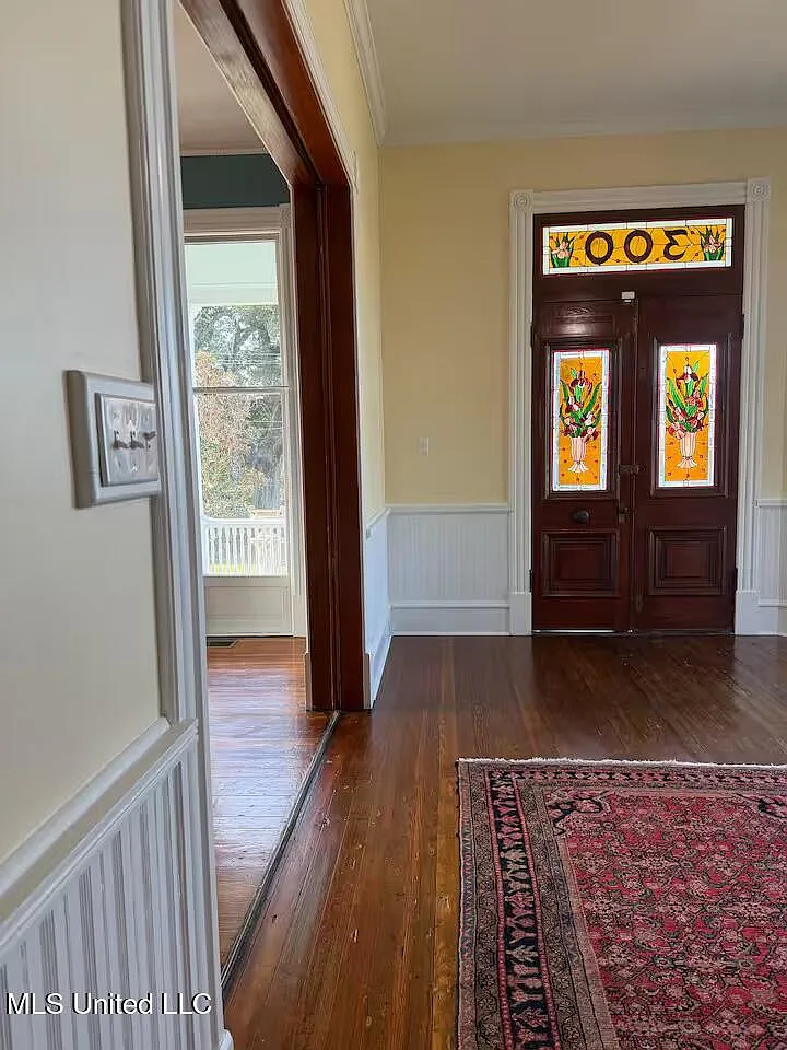 4 bed, 4.0 bath, 4489 sqft, $4,500 — Photo 2