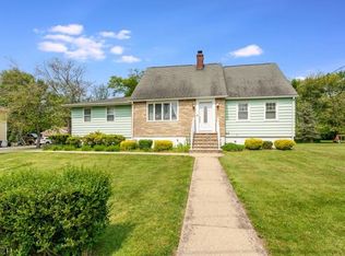 28 Boulevard Rd, Cedar Knolls, NJ 07927