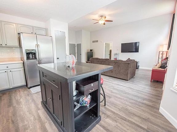 4th image of 2123 Winding Hollow Dr