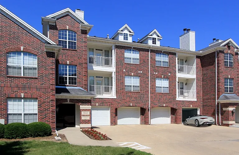 SaddleBrook Apartments — Photo 10