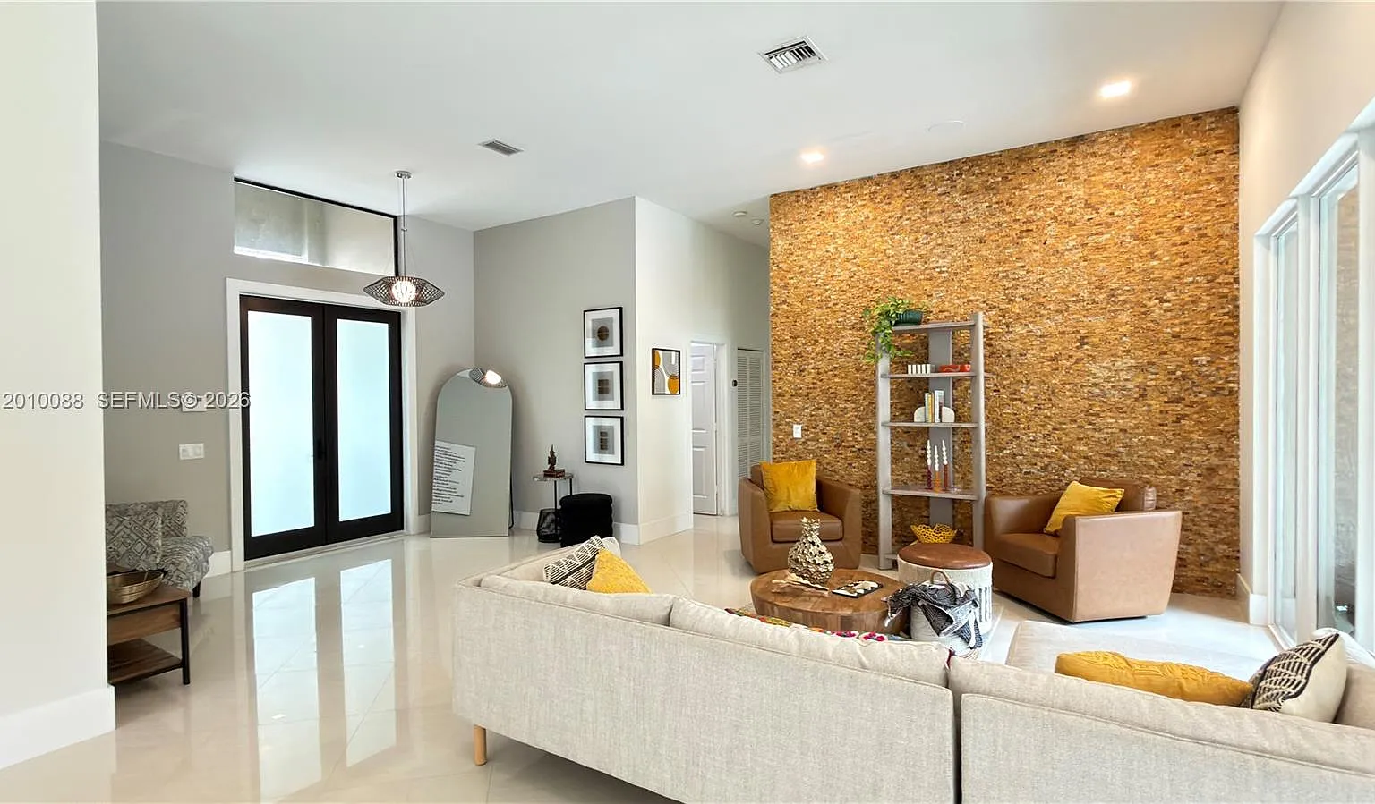 4 bed, 3.0 bath, 2715 sqft, $7,500 — Photo 4