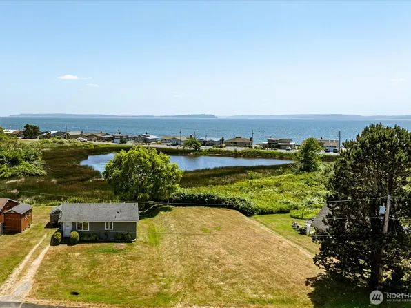 214 Lighthouse Way, Freeland, WA 98249