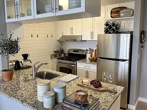 3rd image of 40 26 College Point Blvd #18D