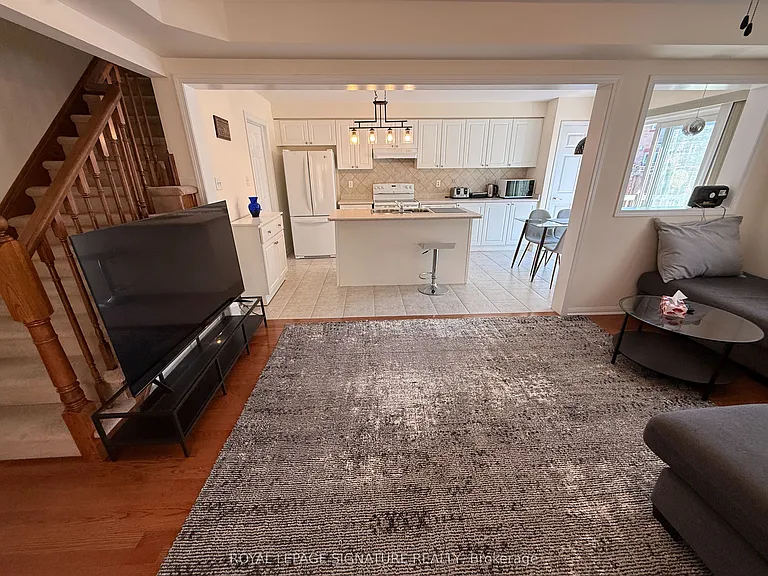 211 Chilcott Cres #MAIN 2ND FLOOR — Photo 6