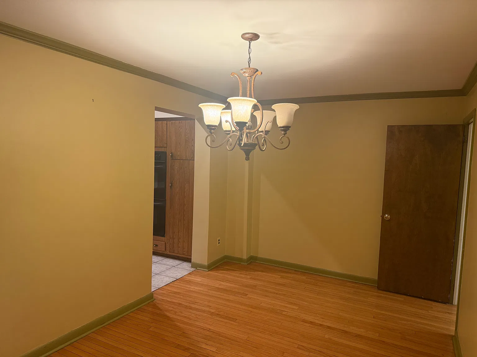 3 bed, 1.5 bath, 1412 sqft, $2,100 — Photo 1