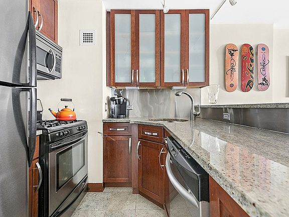4th image of 300 E 59th St APT 3504