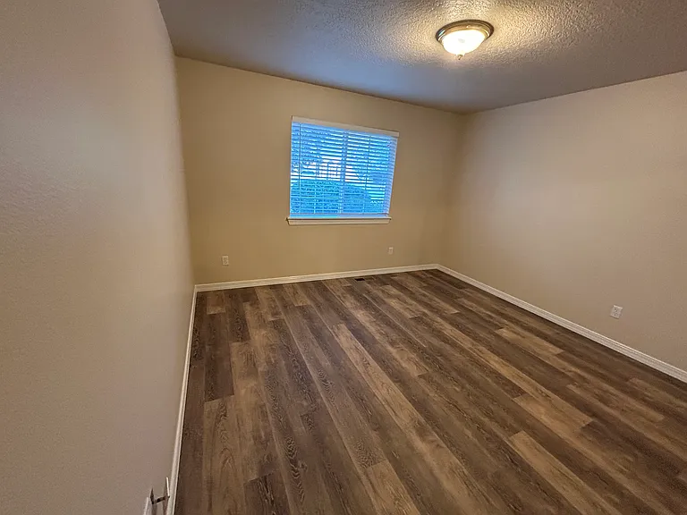 1811 N Prestwick Way — Photo 11