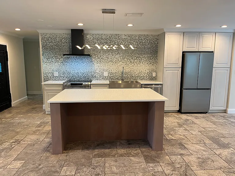 544 NW Fern Dr — Photo 3