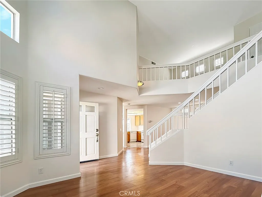 3 bed, 2.5 bath, 1621 sqft, $3,800 — Photo 2
