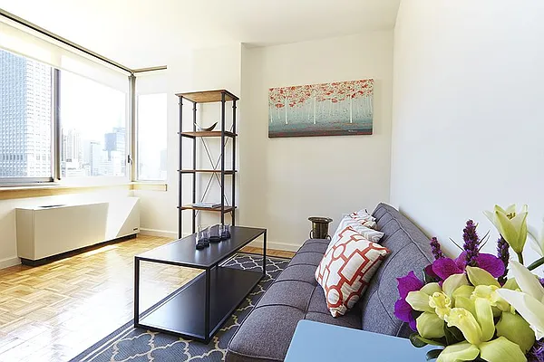 Rented by Compass | media 52