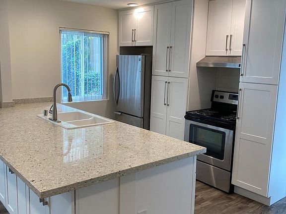 3rd image of 1424 Greenfield Ave APT 8