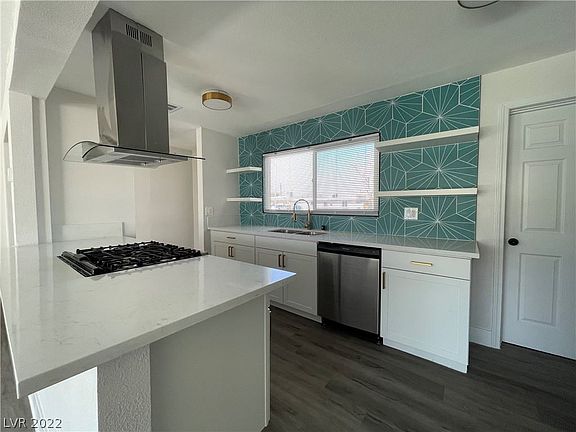 2nd image of 2113 Santa Paula Dr