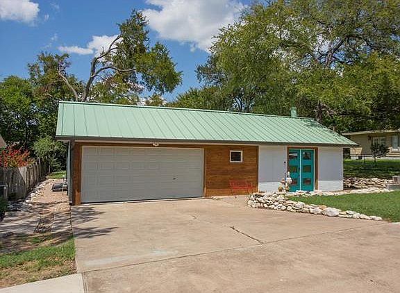 2nd image of 4408 Leslie Ave