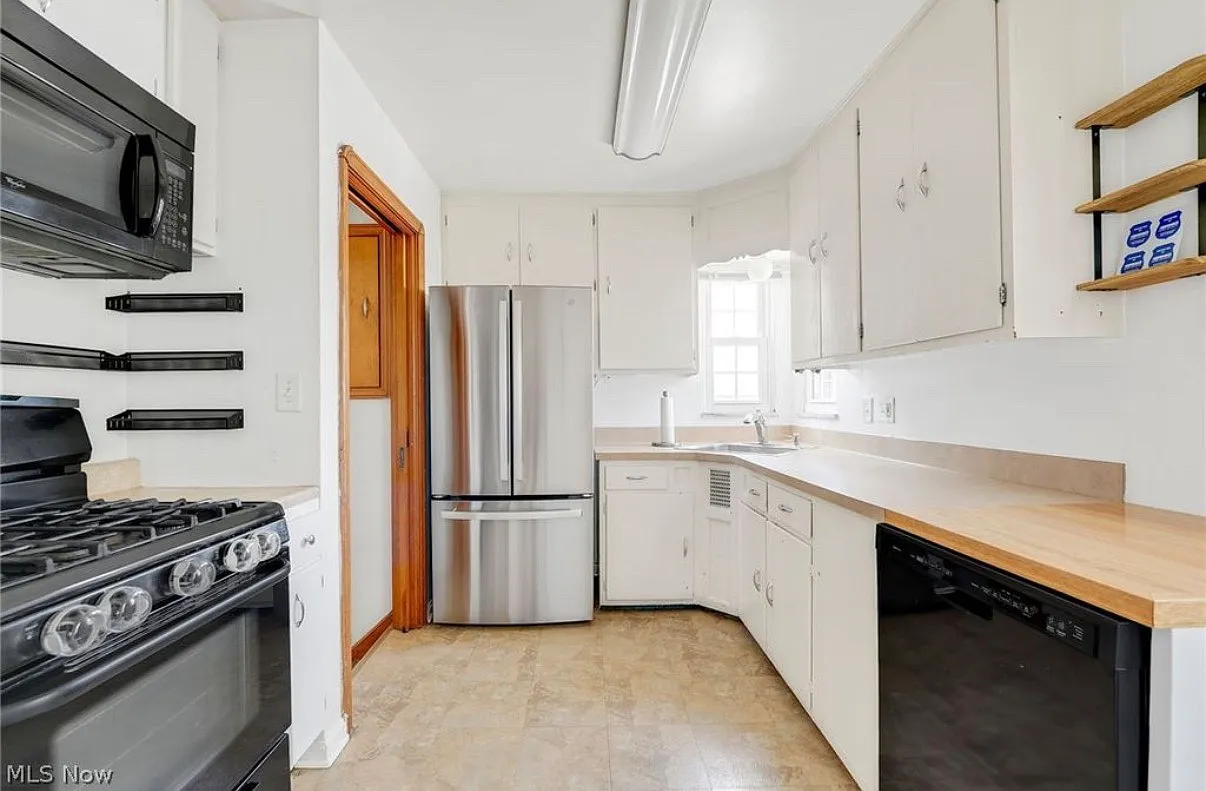 3 bed, 2312 sqft, $1,850 — Photo 1