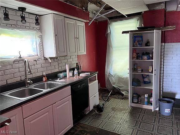 3rd image of 103 Lawrence St