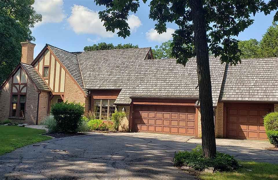 1st image of 3303 N Chaucer Ct