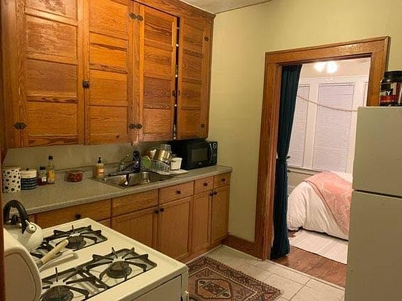 2nd image of 1139 Beaconsfield Ave APT 1