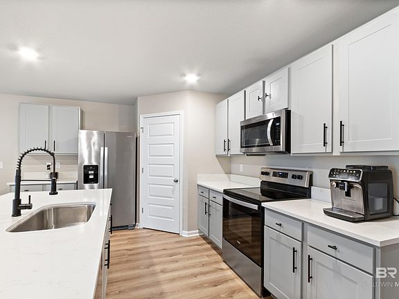 4th image of 225 Burnston Way