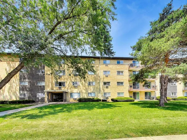 919 N Boxwood Dr APT 108, Mount Prospect, IL 60056