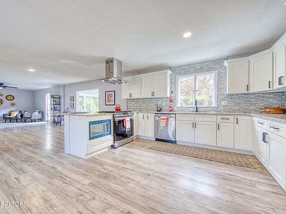 2nd image of 8704 Aragon Ln