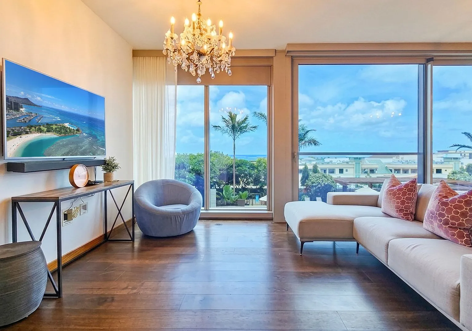 Rarely Available 2BR+Den at ONE Ala Moana | Amazing Views & Resort Amenities — Photo 1