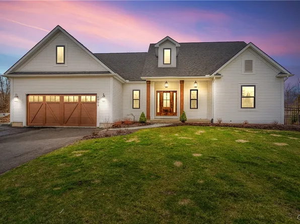 4909 Bishop Brook Cir, Manlius, NY 13104