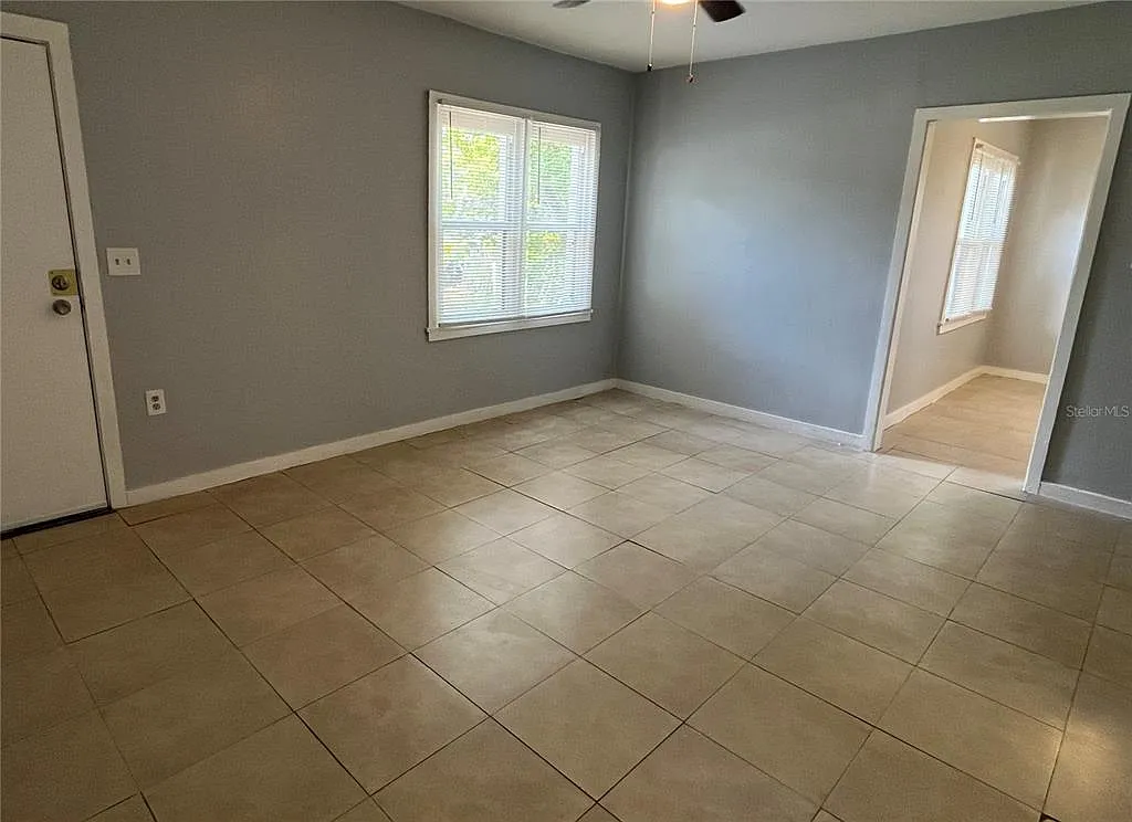 3 bed, 1.0 bath, 1267 sqft, $1,549 — Photo 2