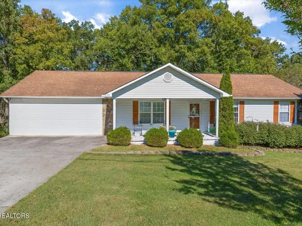 330 Carriage Dr, Crossville, TN 38555