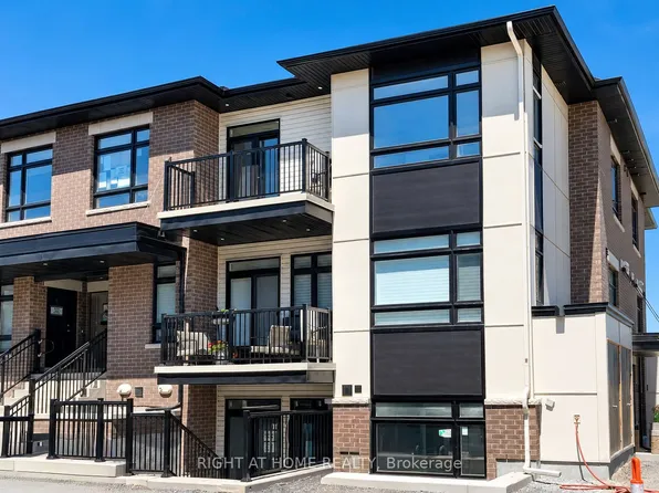 300 Tulum Cres #L, Ottawa, ON K2S 0W1