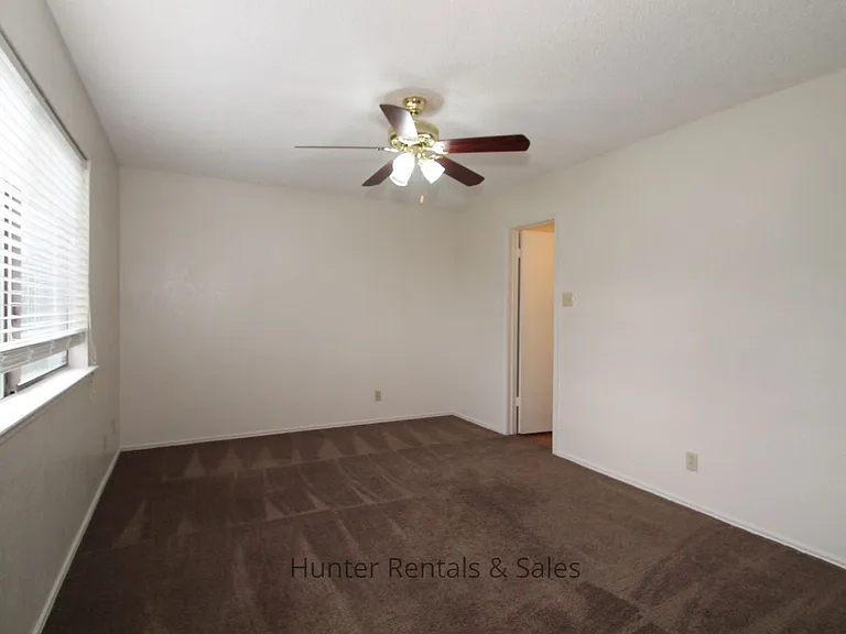 1100 Goodhue Dr — Photo 6