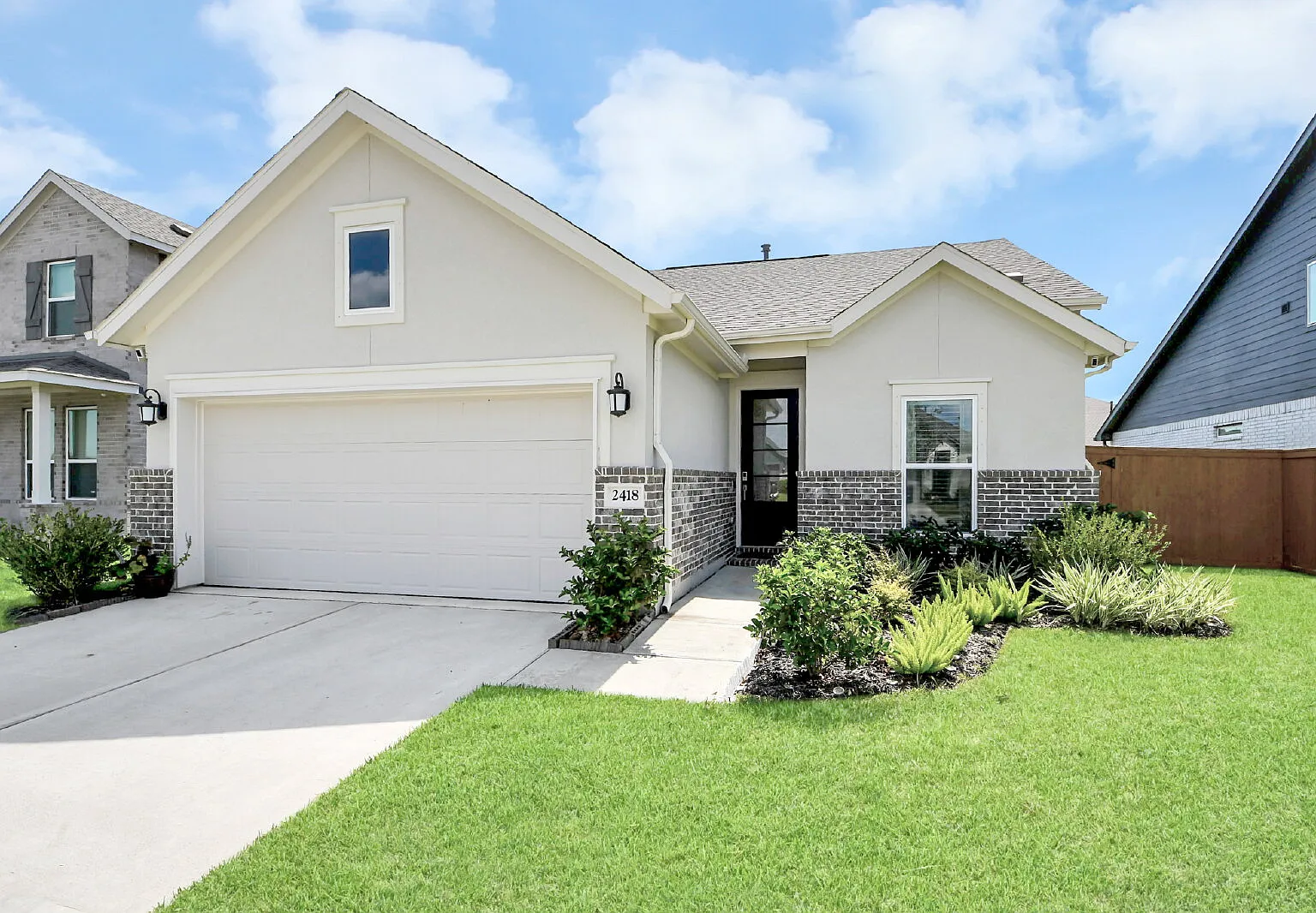 3 bed, 2.0 bath, 1600 sqft, $2,200 — Photo 1