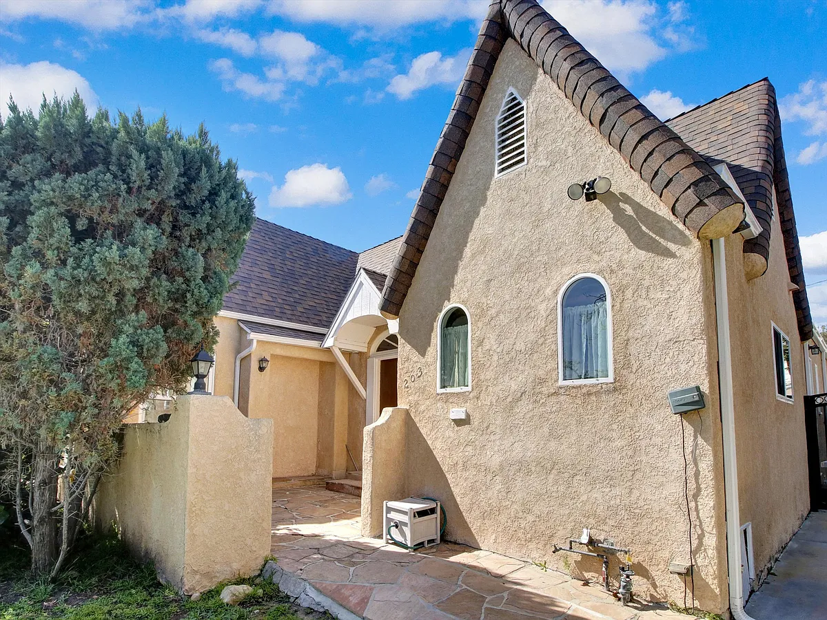 Building Photo - 203 S Stanley Dr