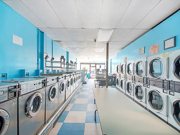 3rd image of 1589 Canarsie Rd