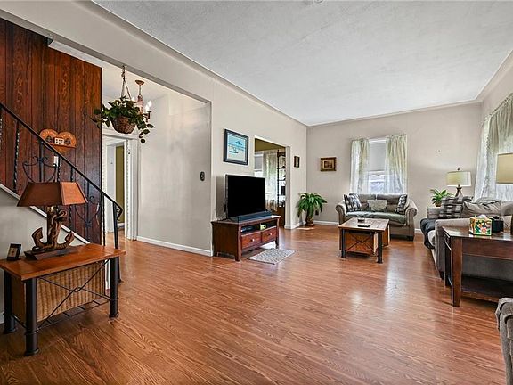 2nd image of 250 Beach 140th St