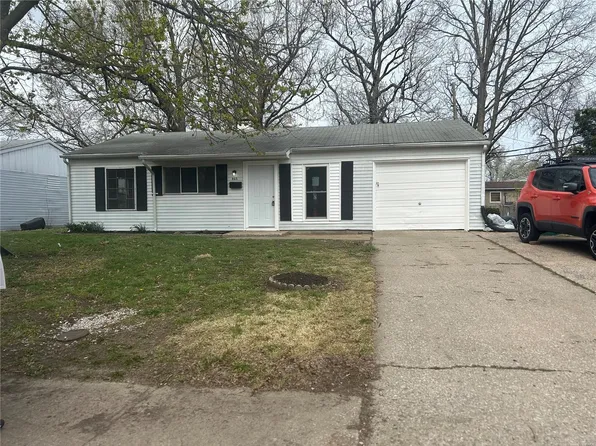 865 Saint Benedict Dr, Cahokia, IL 62206