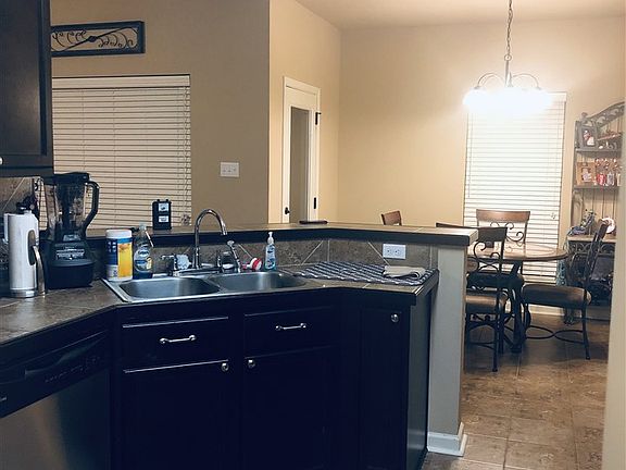 3rd image of 238 Southern Cir