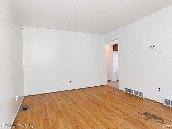 4th image of 14548 Euclid Ave